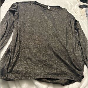 LULULEMON- Black and Gold Shirt